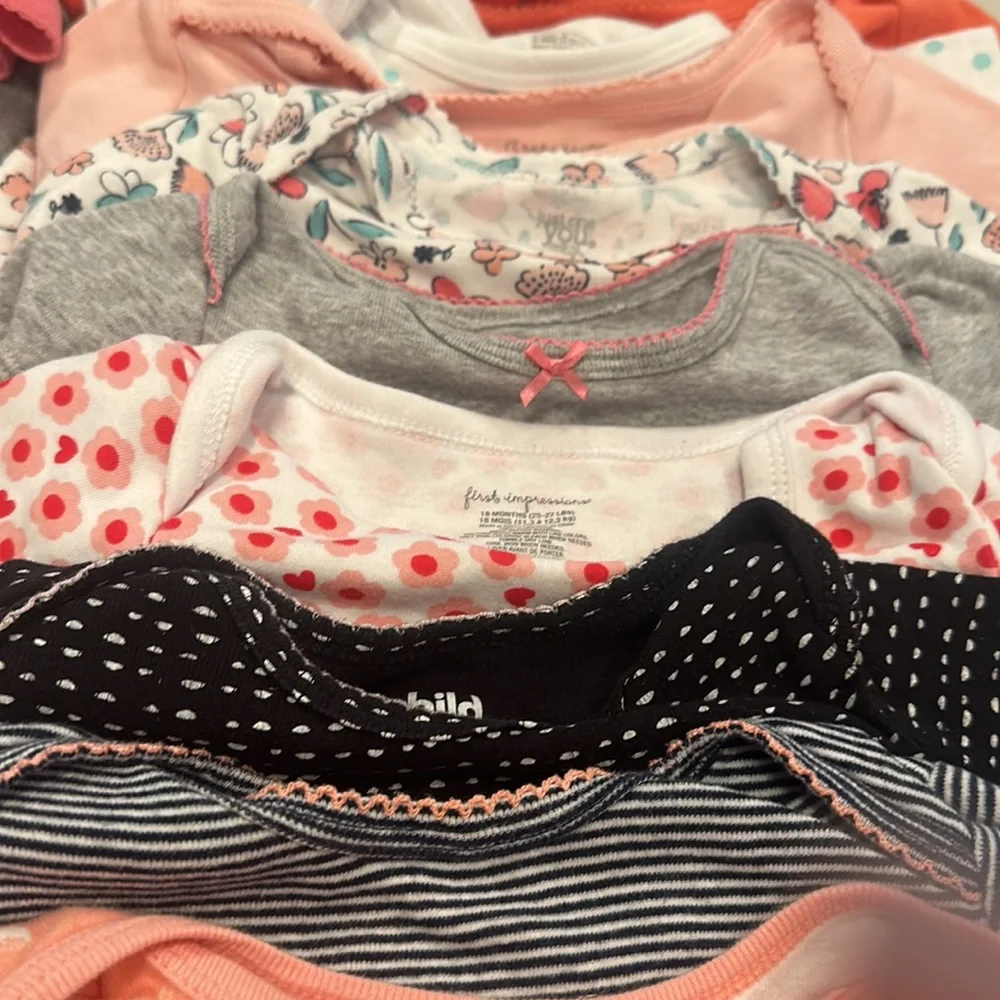 Bundle of onesies - Picture 3 of 5